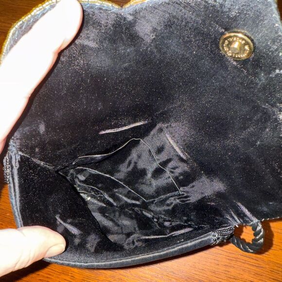 Elegant Black and Gold Beaded Clutch - Picture 4 of 4